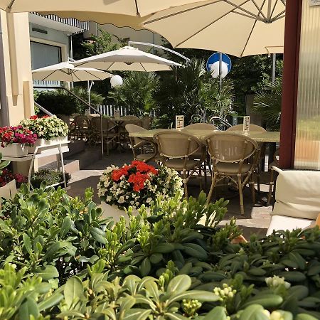 Hotel Arpa Римини Экстерьер фото