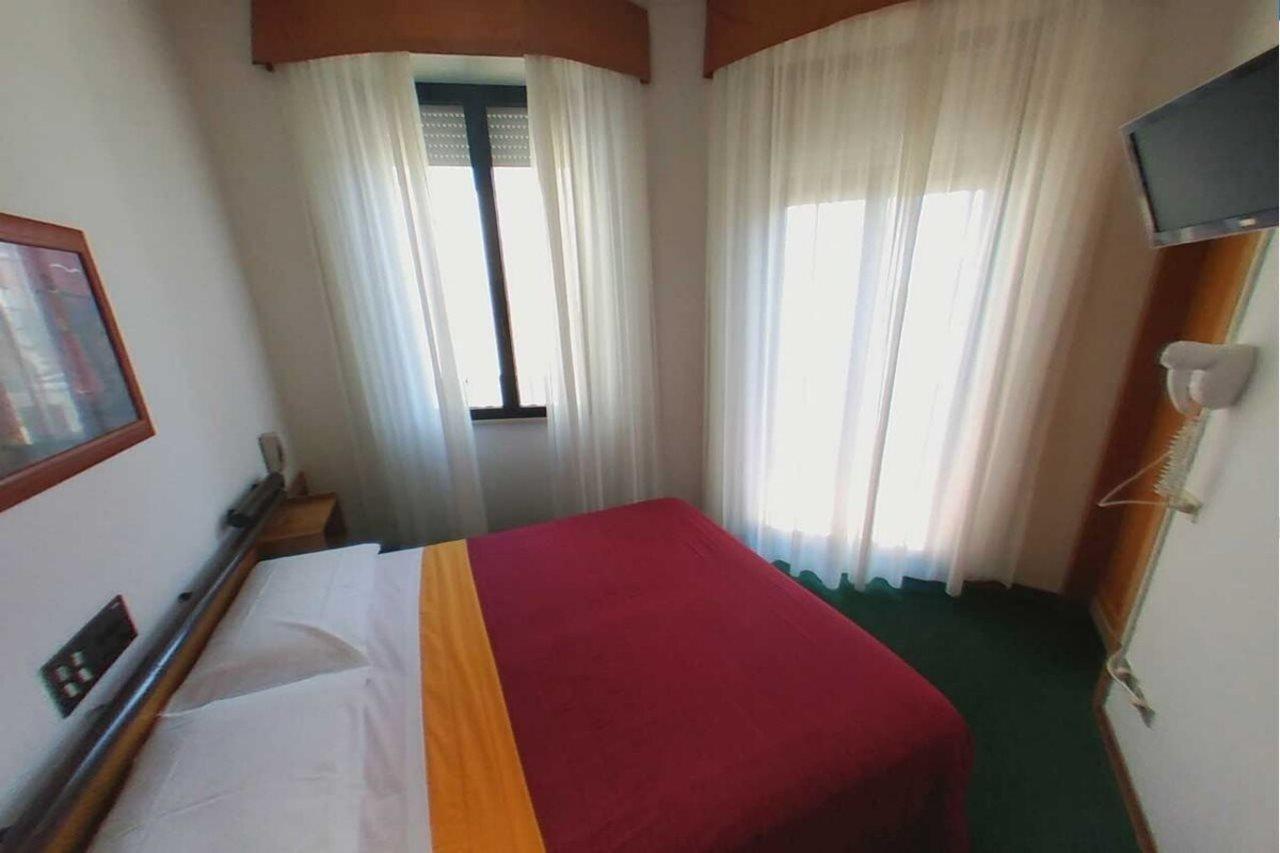 Hotel Arpa Римини Экстерьер фото