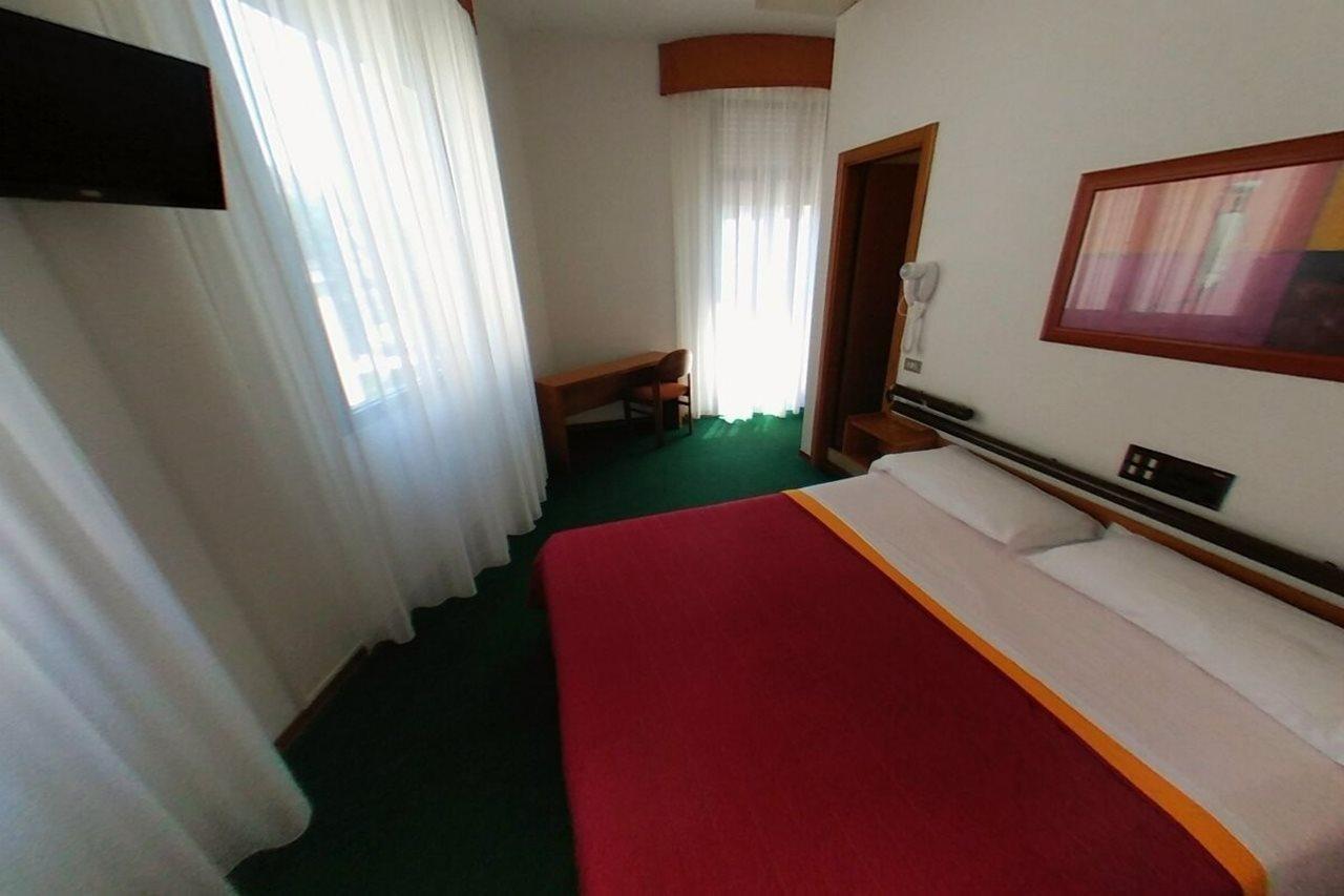Hotel Arpa Римини Экстерьер фото