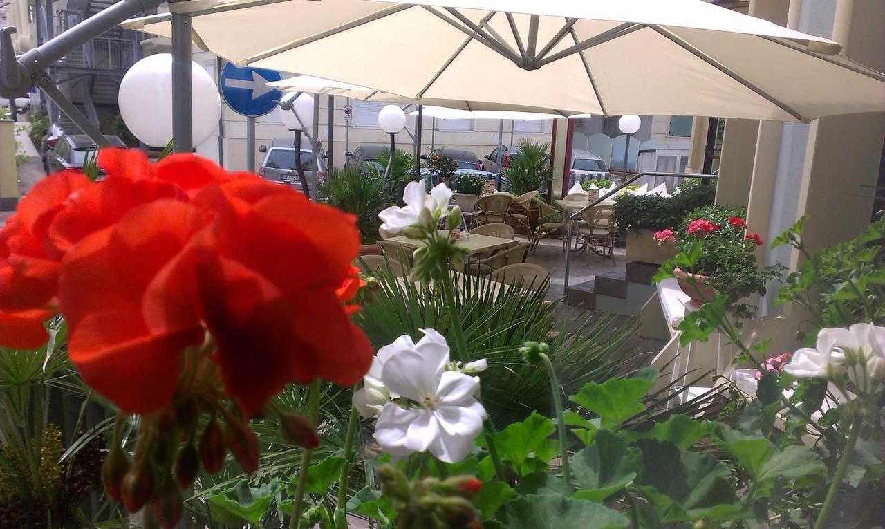 Hotel Arpa Римини Экстерьер фото