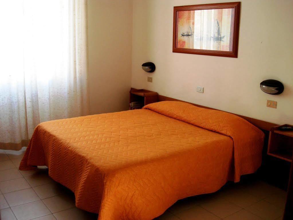 Hotel Arpa Римини Экстерьер фото