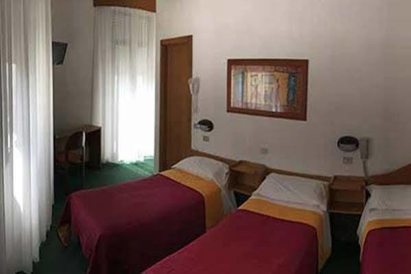 Hotel Arpa Римини Экстерьер фото
