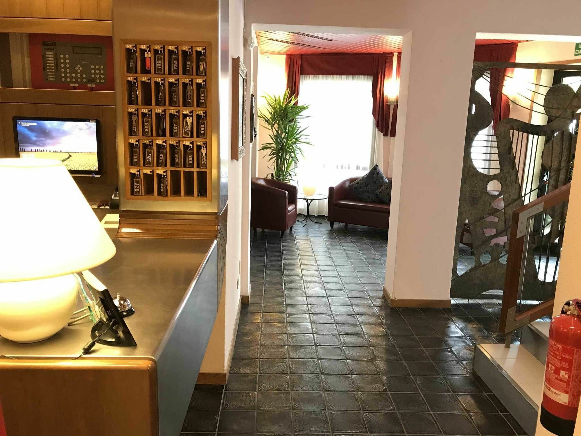 Hotel Arpa Римини Экстерьер фото